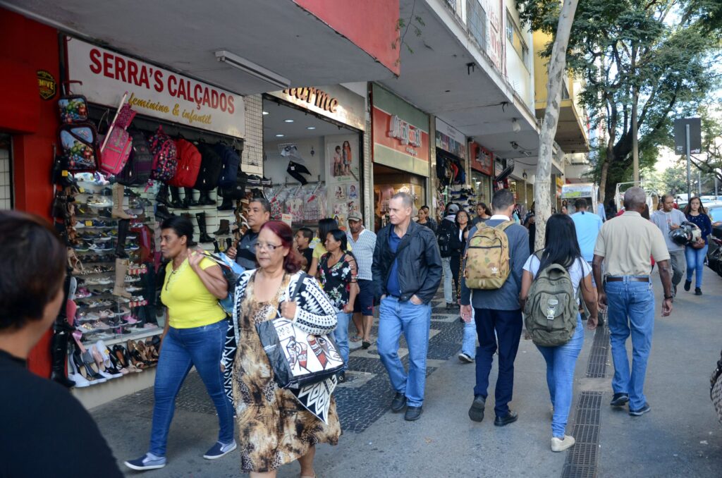 Comércio de BH poderá funcionar no feriado desta quinta-feira (12)