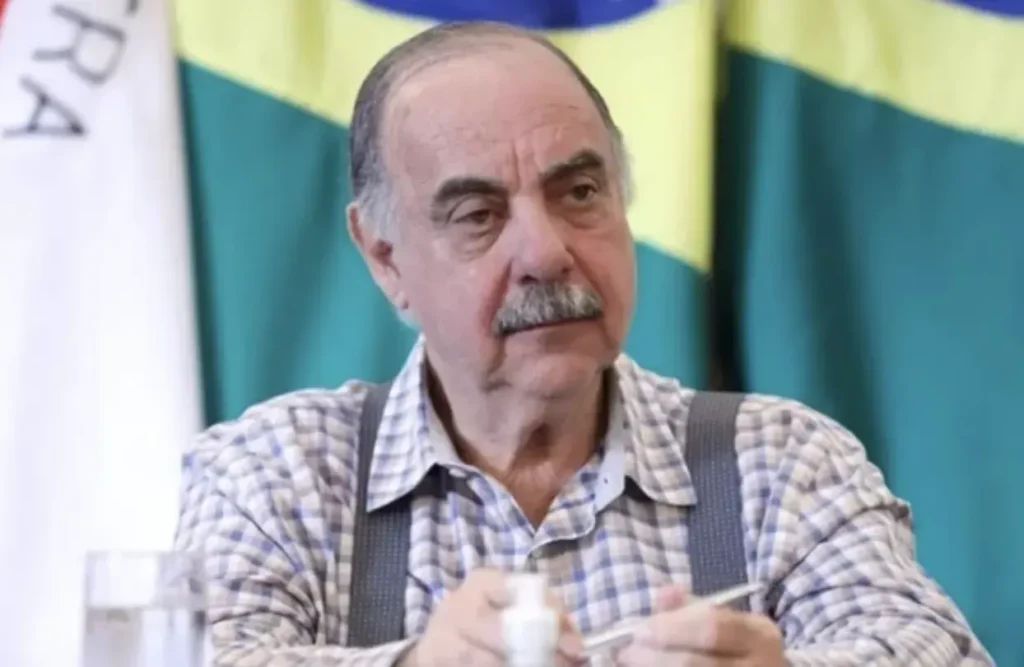 Prefeito de Belo Horizonte apresenta melhora e é extubado após internação na UTI