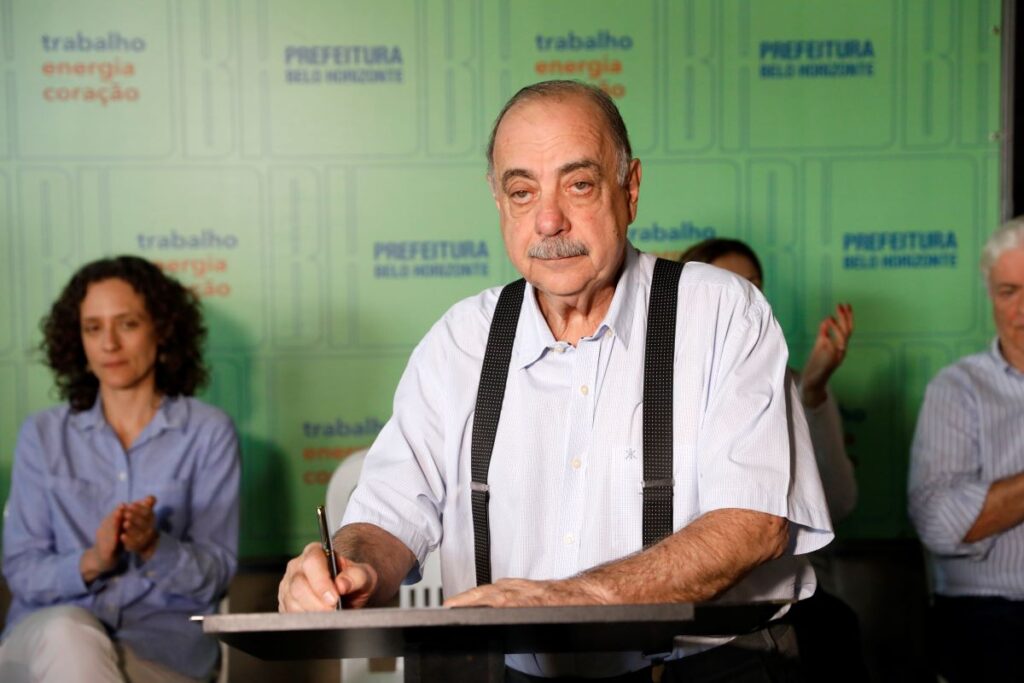 Prefeito de Belo Horizonte tem licença médica prorrogada por mais 15 dias